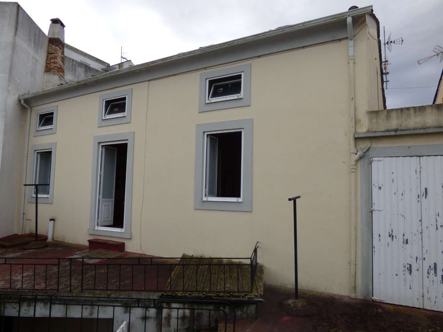 Edificio de Vivienda con local en Vilaronte