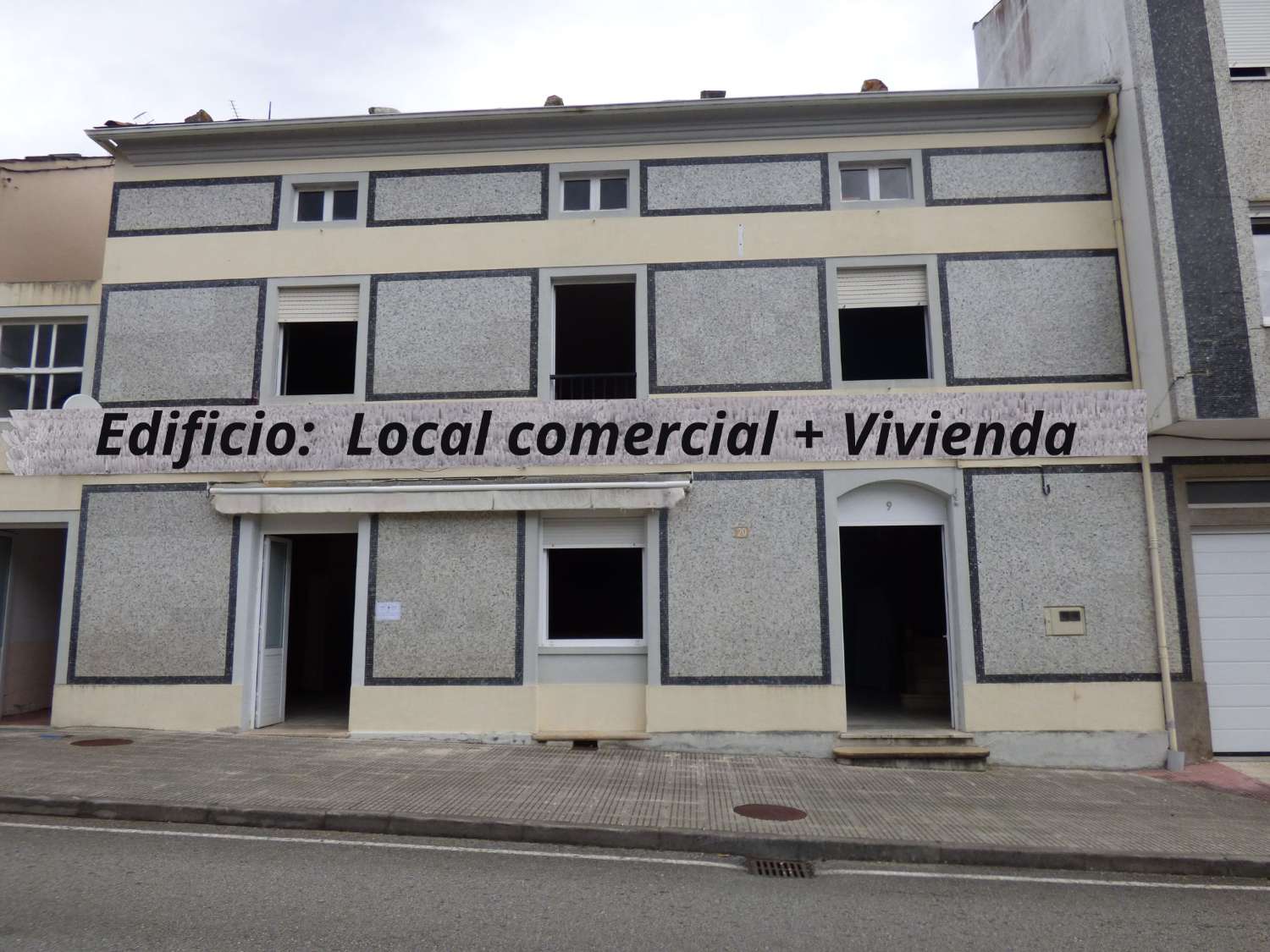 Edificio de Vivienda con local en Vilaronte